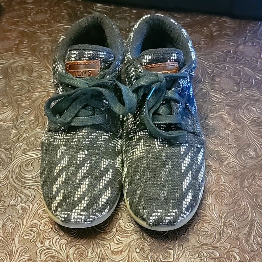 Tom's shoes